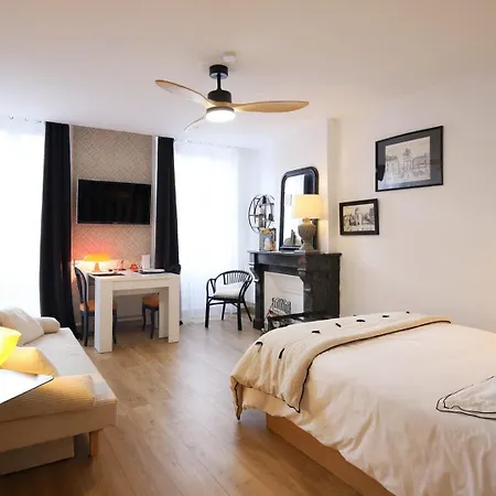 Hyper Centre Avec Balcon דירה *